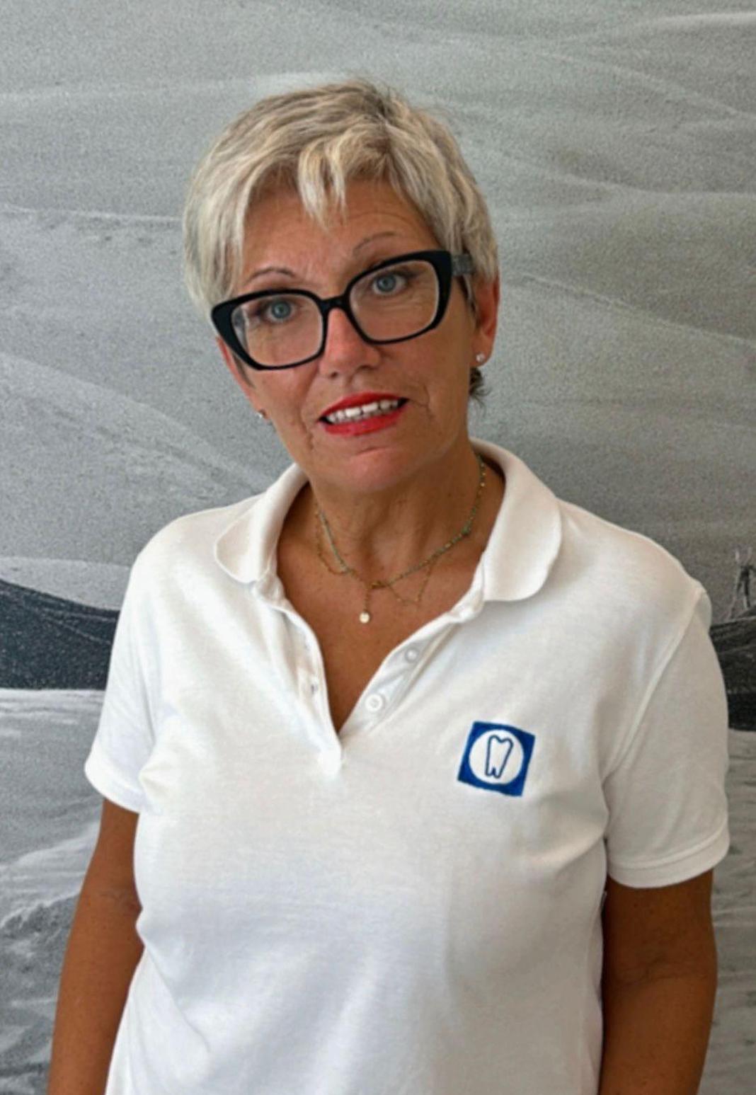 https://www.odontoiatriapiacentini.it/wp-content/uploads/2025/02/elisabetta_adjusted.jpg