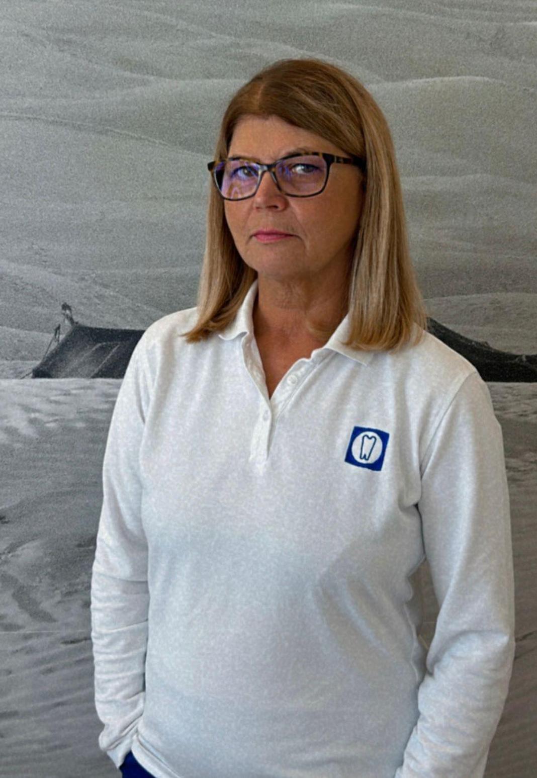 https://www.odontoiatriapiacentini.it/wp-content/uploads/2025/02/lorena_adjusted.jpg